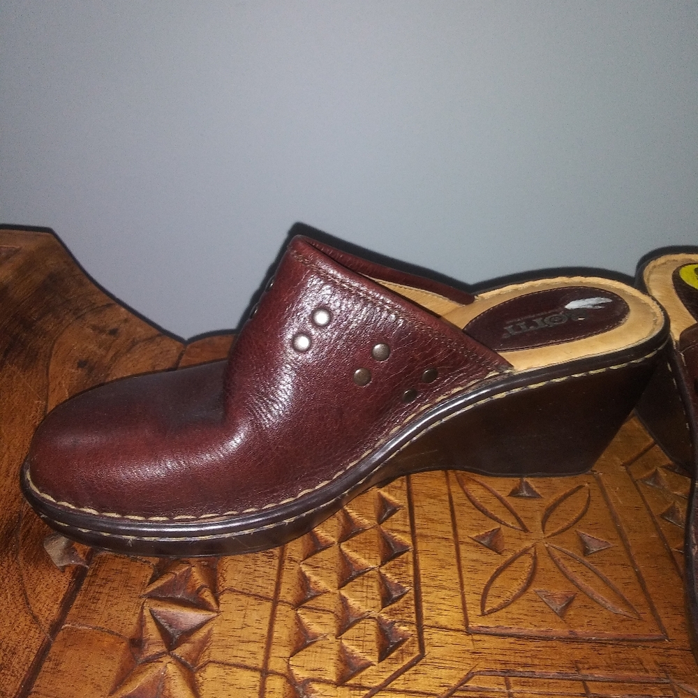 Brown leather slip on mules sz9